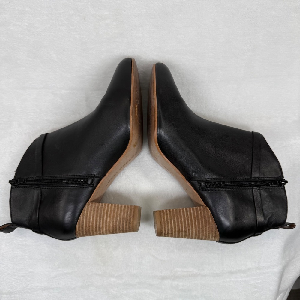 Lucky Brand Womens Black Leather Ankle Bootie Stacked Block Heel Side Zip 9 READ - Picture 8 of 12